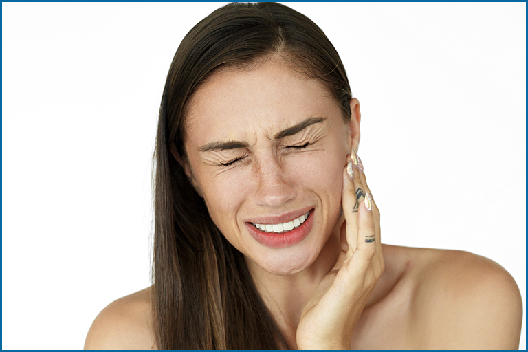 woman in wisdom teeth pain